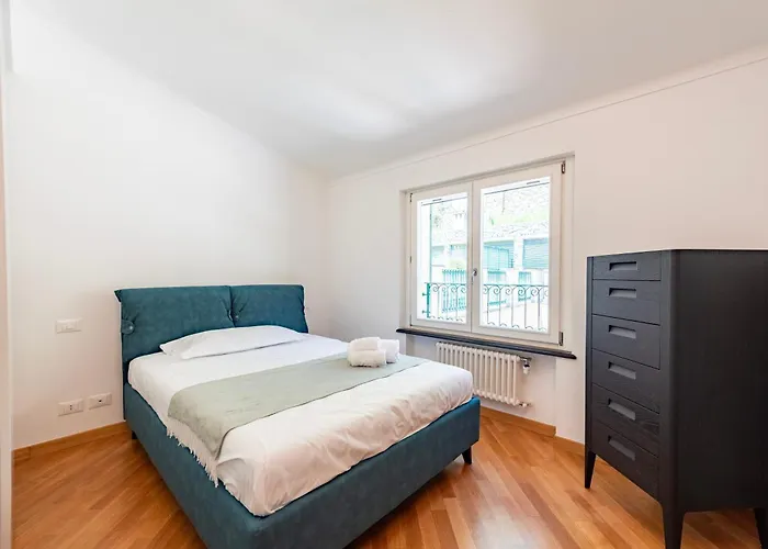Wonderful House In With Parking - Happy Lägenhet *