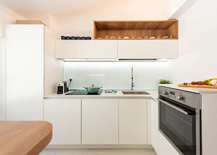 Wonderful House In With Parking - Happy Apartment