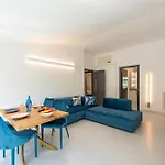 Wonderful House In With Parking - Happy شقة