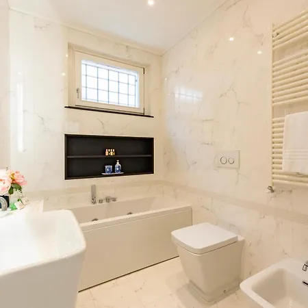 Апартаменты Wonderful House In With Parking - Happy *