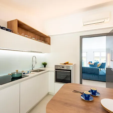 Апартаменты Wonderful House In With Parking - Happy *