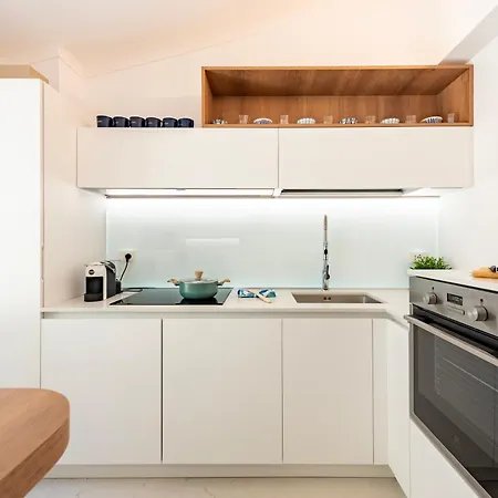 Wonderful House In With Parking - Happy Lägenhet