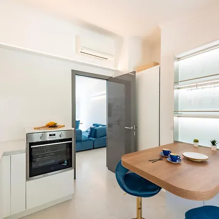 Апартаменты Wonderful House In With Parking - Happy *