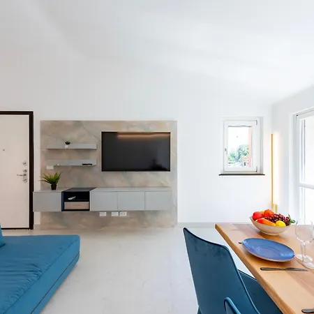 Wonderful House In With Parking - Happy