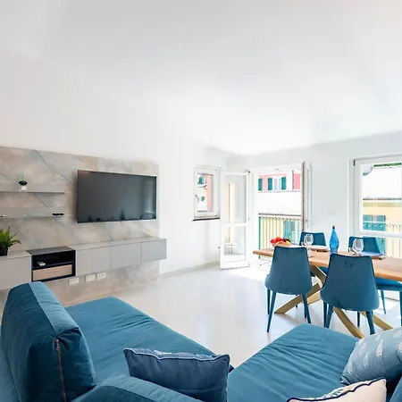 Wonderful House In With Parking - Happy Apartment *