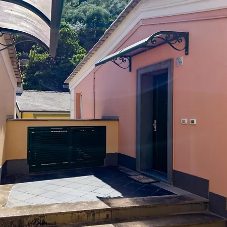 Wonderful House In With Parking - Happy Lägenhet *