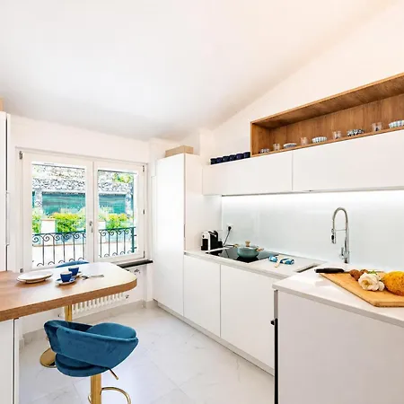 Wonderful House In With Parking - Happy Apartment *