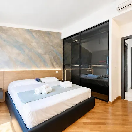Wonderful House In With Parking - Happy Apartment