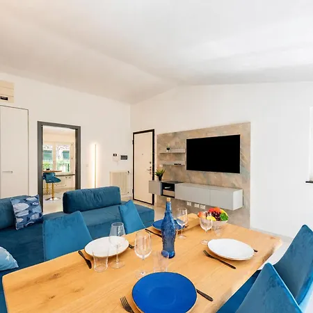 Wonderful House In With Parking - Happy Apartment *