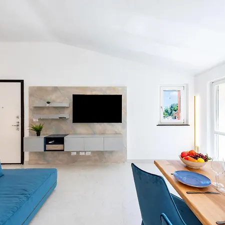 Wonderful House In With Parking - Happy Apartment *