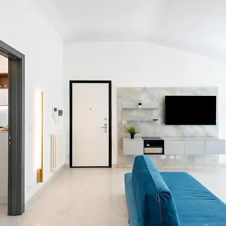 Wonderful House In With Parking - Happy *