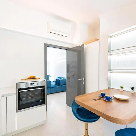 Wonderful House In With Parking - Happy Apartment