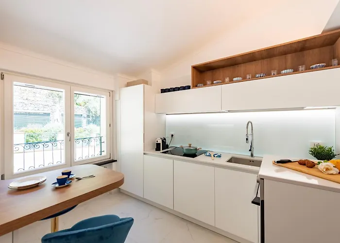 Wonderful House In With Parking - Happy Lejlighed *